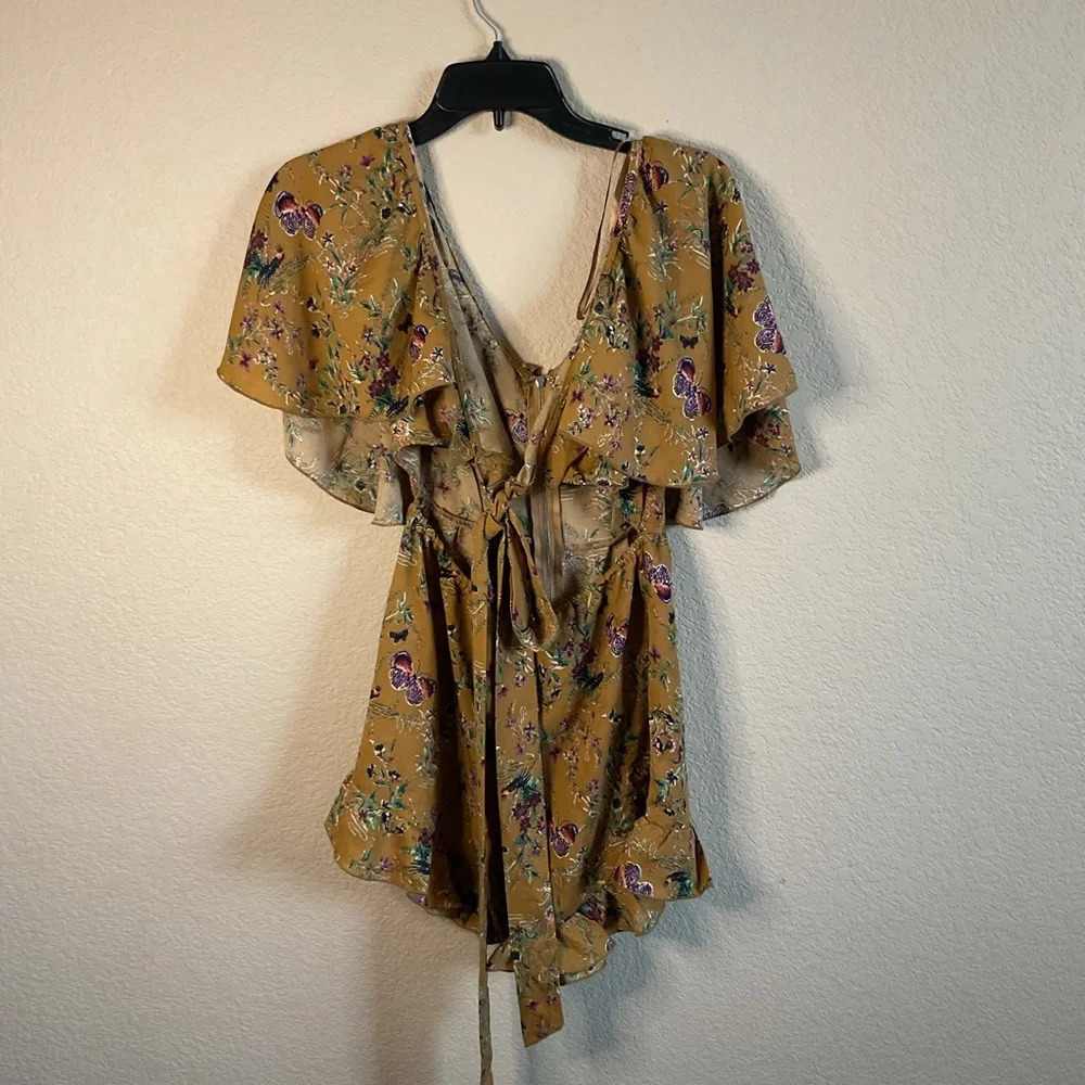 Polly Womens Yellow Floral Stomach Cut Out Romper Shorts Size 6